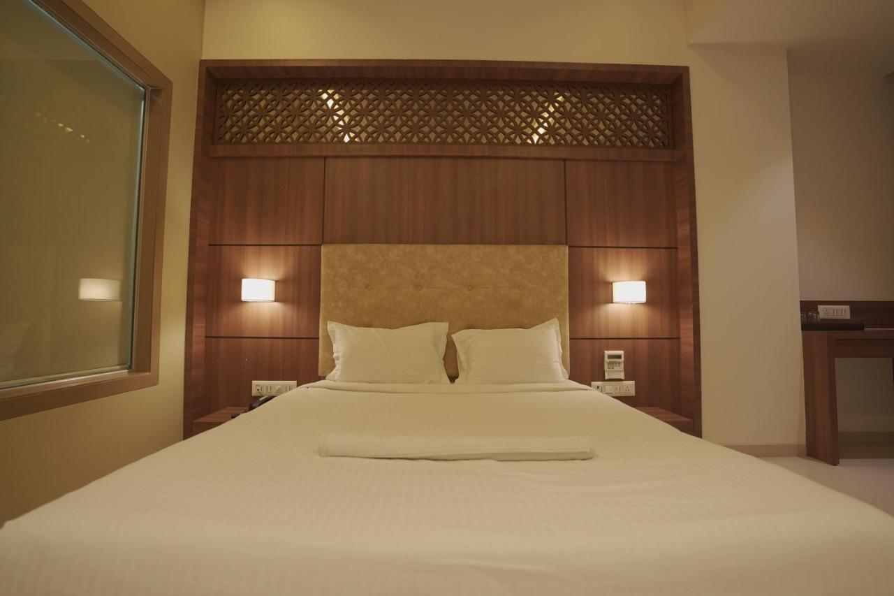 Hotel Mathoshree Thane Exterior photo
